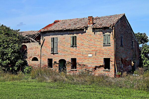 Rinuncia alla proprietà immobiliare: significato, limiti e sentenza Cassazione
